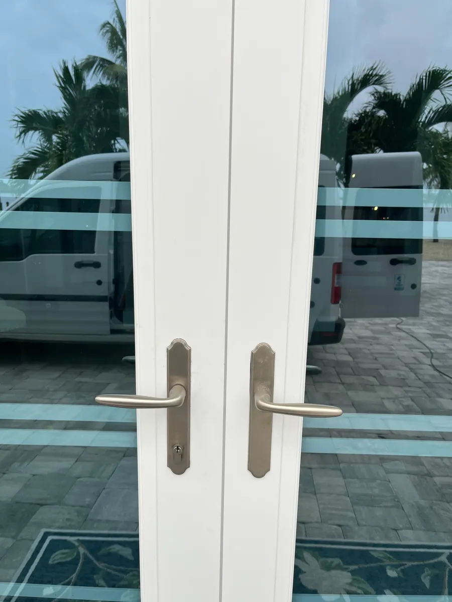 Multi point door lock